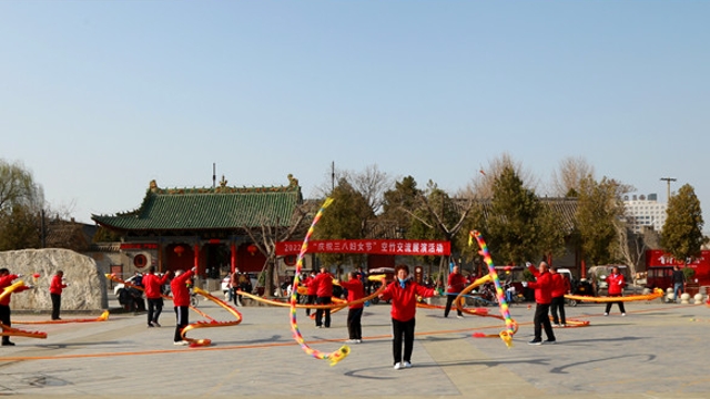 空竹展演慶?！叭恕眹H婦女節(jié)